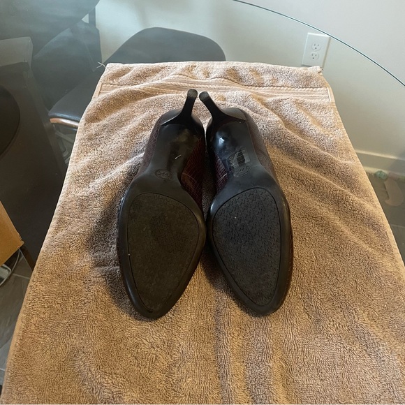 Michael Kors Leather, Closed Toe High Heel Shoes. Snake, Brown, Size 9.5. - Picture 5 of 12